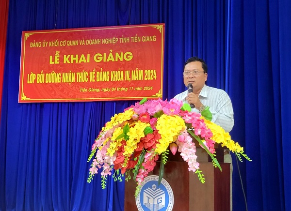 72 sinh viên Trường ĐH Tiền Giang học lớp cảm tình Đảng