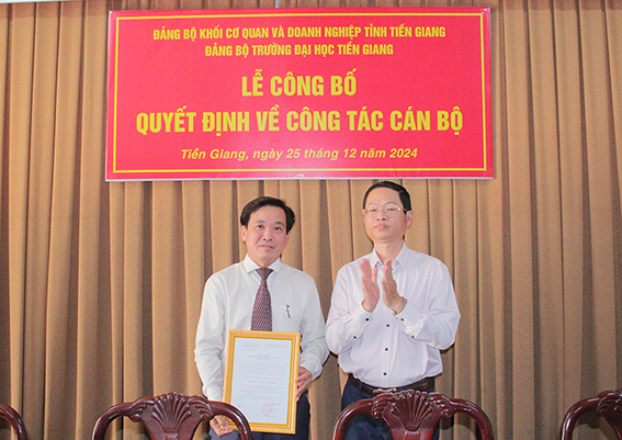 Trường Đại học Tiền Giang công bố Quyết định chuẩn y Bí thư Đảng uỷ nhiệm kỳ 2020-2025