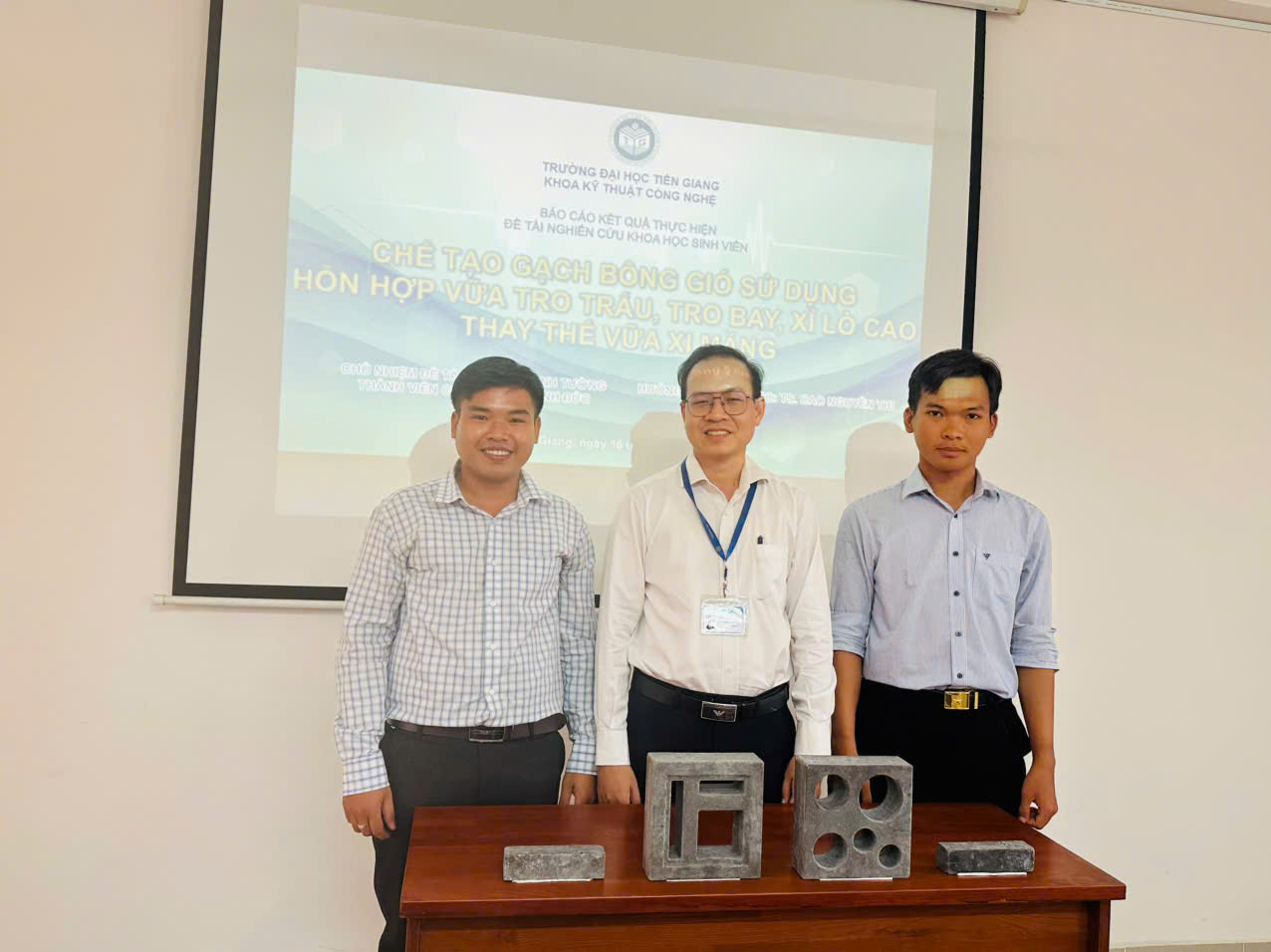Nghiệm thu đề tài nghiên cứu khoa học sinh viên  "Chế tạo gạch ...