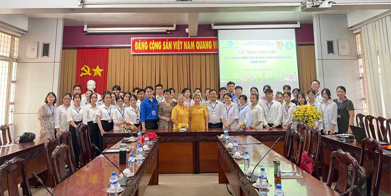 Sinh viên Trường Đại học Tiền Giang được nhận trợ cấp của các cá ...
