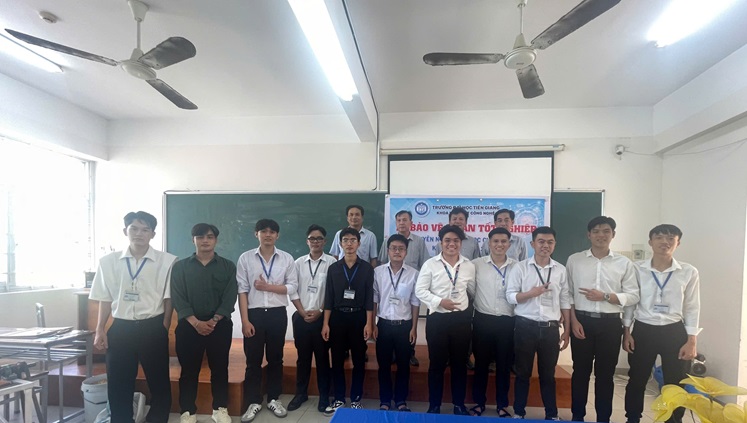 Sinh viên ngành CNKT Cơ khí bảo vệ Đồ án tốt nghiệp 