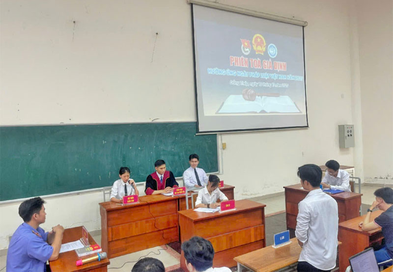 Phiên toà giả định hưởng ứng Ngày Pháp luật Việt Nam năm 2025 
