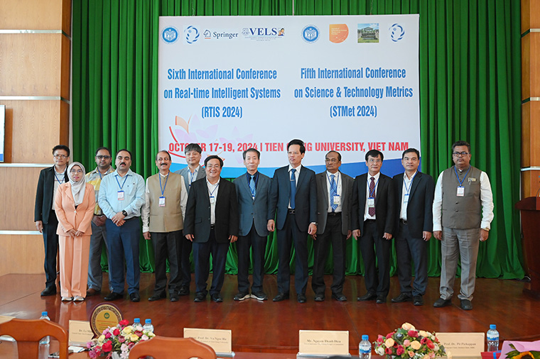 Thi đua nghiên cứu khoa học, nâng cao chất lượng đào tạo