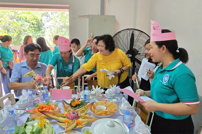 Sôi nổi Hội thi nấu ăn “Hương vị gắn kết”