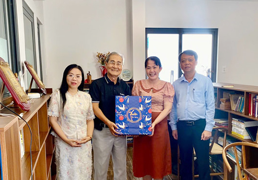 Trường ĐH Tiền Giang chúc Tết các cơ quan, doanh nghiệp và cán bộ về hưu