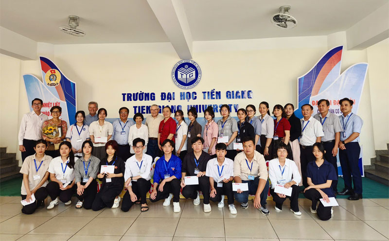 Hội Cannelle trao 19 suất học bổng cho sinh viên Trường Đại học Tiền ...
