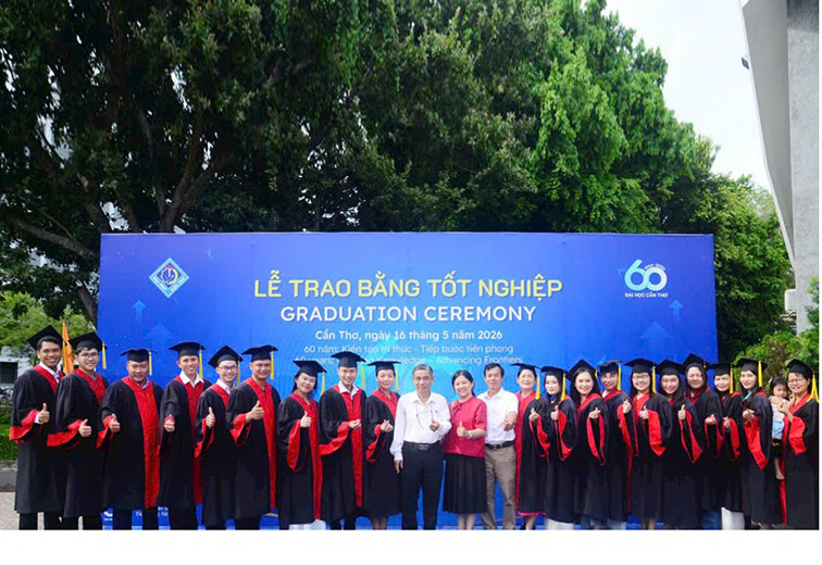 Lễ Bế giảng và phát bằng tốt nghiệp Lớp ĐH Ngôn ngữ Anh khóa 2023