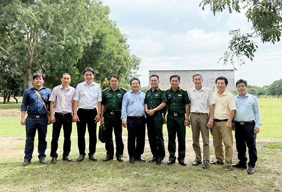 Trường ĐH Tiền Giang khảo sát, nghiên cứu thao trường, bãi tập tại Trung đoàn Bộ binh 320 