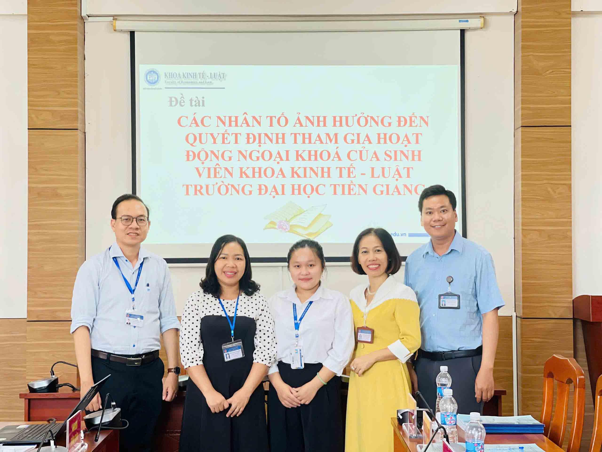 Họp Hội đồng Nghiệm thu đề tài nghiên cứu khoa học sinh viên  