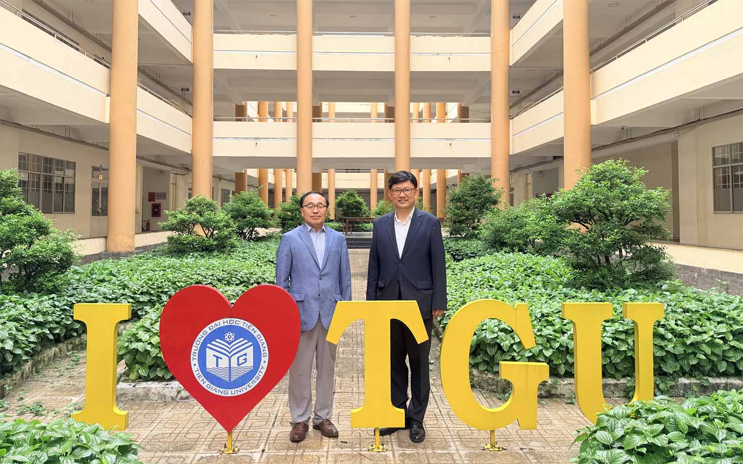 Tình nguyện viên Cơ quan Hợp tác quốc tế Hàn Quốc (KOICA) bắt đầu chương trình thích nghi với cơ quan tiếp nhận và địa phương tại Trường Đại học Tiền Giang
