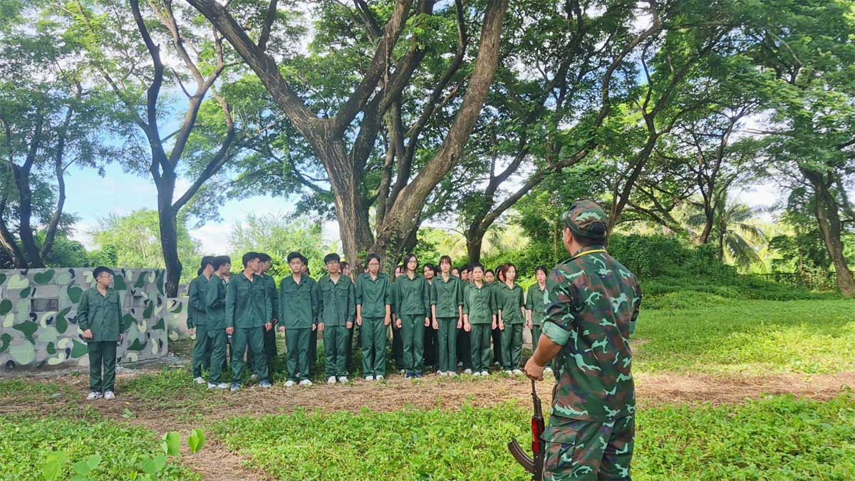 Sinh viên Trường Đại học Tiền Giang với học kỳ Giáo dục quốc phòng và an ninh vào dịp hè