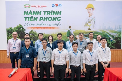 Sinh viên khoa Kỹ thuật Công nghệ nhận 150 triệu đồng tiền học bổng từ chương trình “Hành trình Tiên Phong – Ươm mầm xanh”