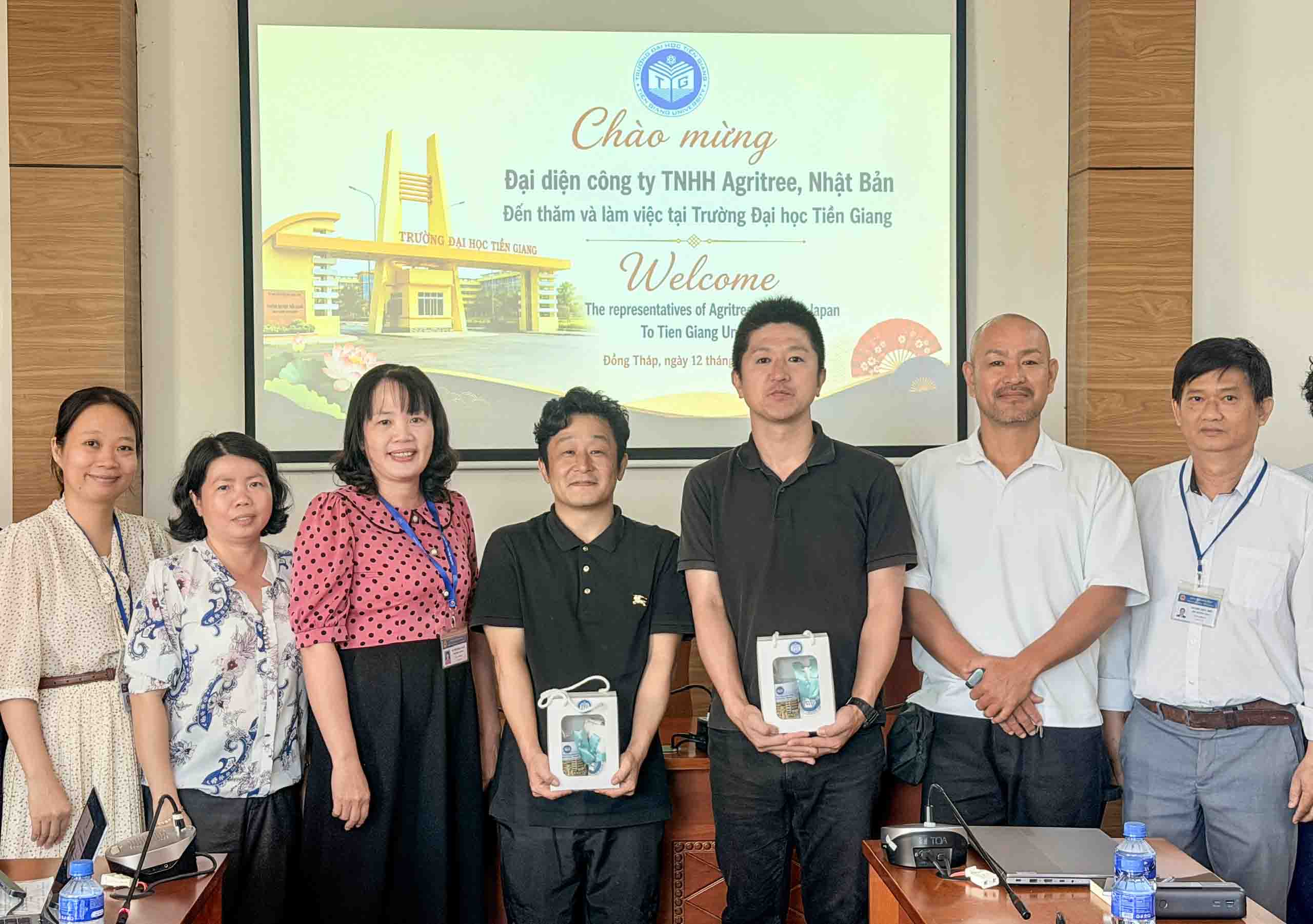 Trường Đại học Tiền Giang làm việc với đại diện Công ty TNHH Agritree Nhật Bản, thúc đẩy hợp tác nghiên cứu về mô hình “Solar Sharing”