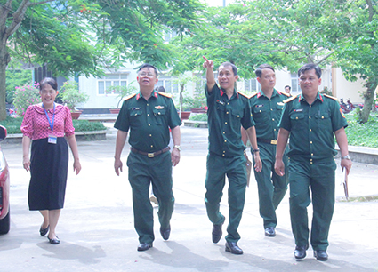 Đoàn kiểm tra của Cục Dân quân tự vệ kiểm tra công tác Giáo dục quốc phòng và an ninh tại Trường Đại học Tiền Giang