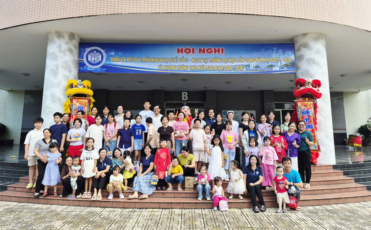 Trường Đại học Tiền Giang tổ chức chương trình “Tết Trung thu” cho con cán bộ, viên chức, người lao động