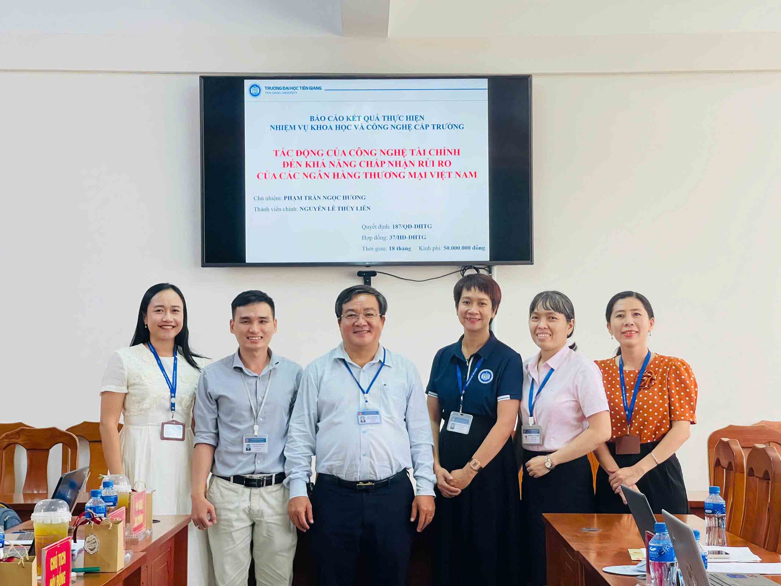 Họp đánh giá kết quả thực hiện nhiệm vụ KH&CN cấp Trường 