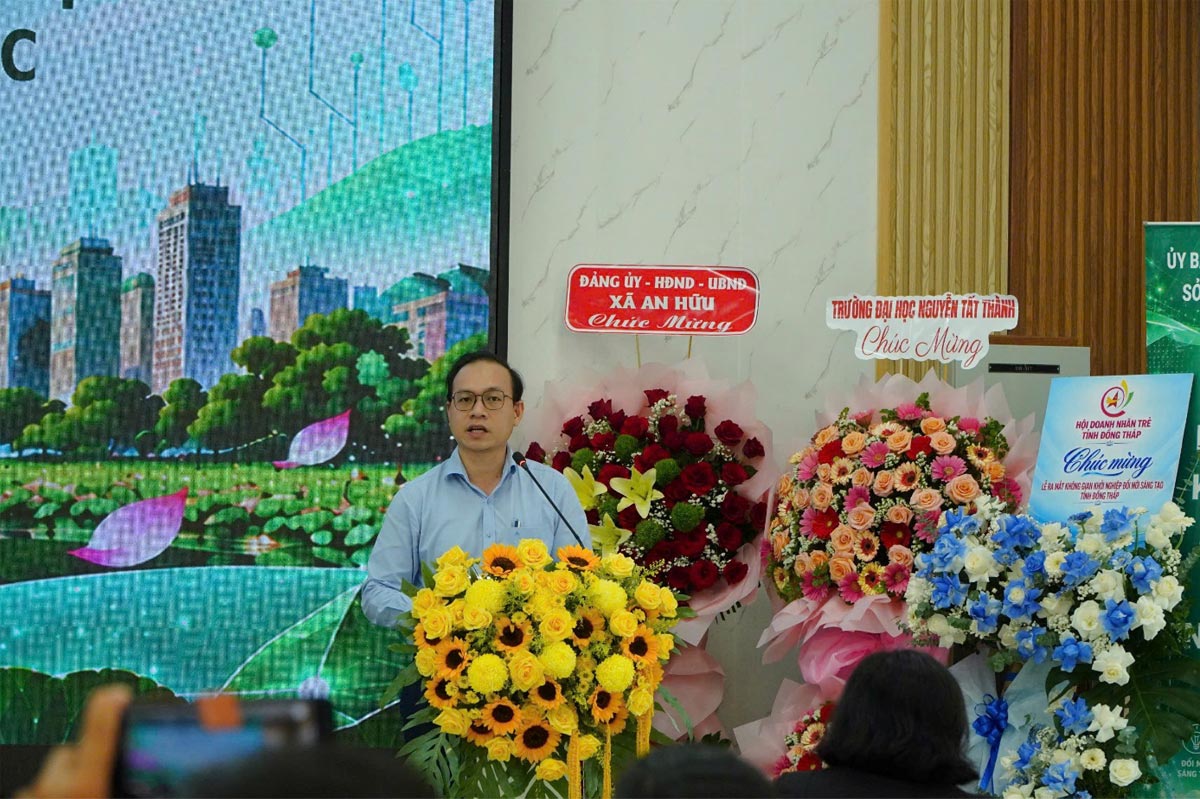 Trường Đại học Tiền Giang trình bày tham luận về vai trò của trường đại học trong ươm tạo khởi nghiệp và thương mại hóa kết quả nghiên cứu