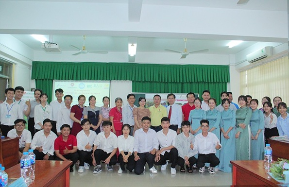 Giới thiệu việc làm cho sinh viên ngành Công nghệ Sinh học và Bảo vệ Thực vật ngay khi còn ngồi trên