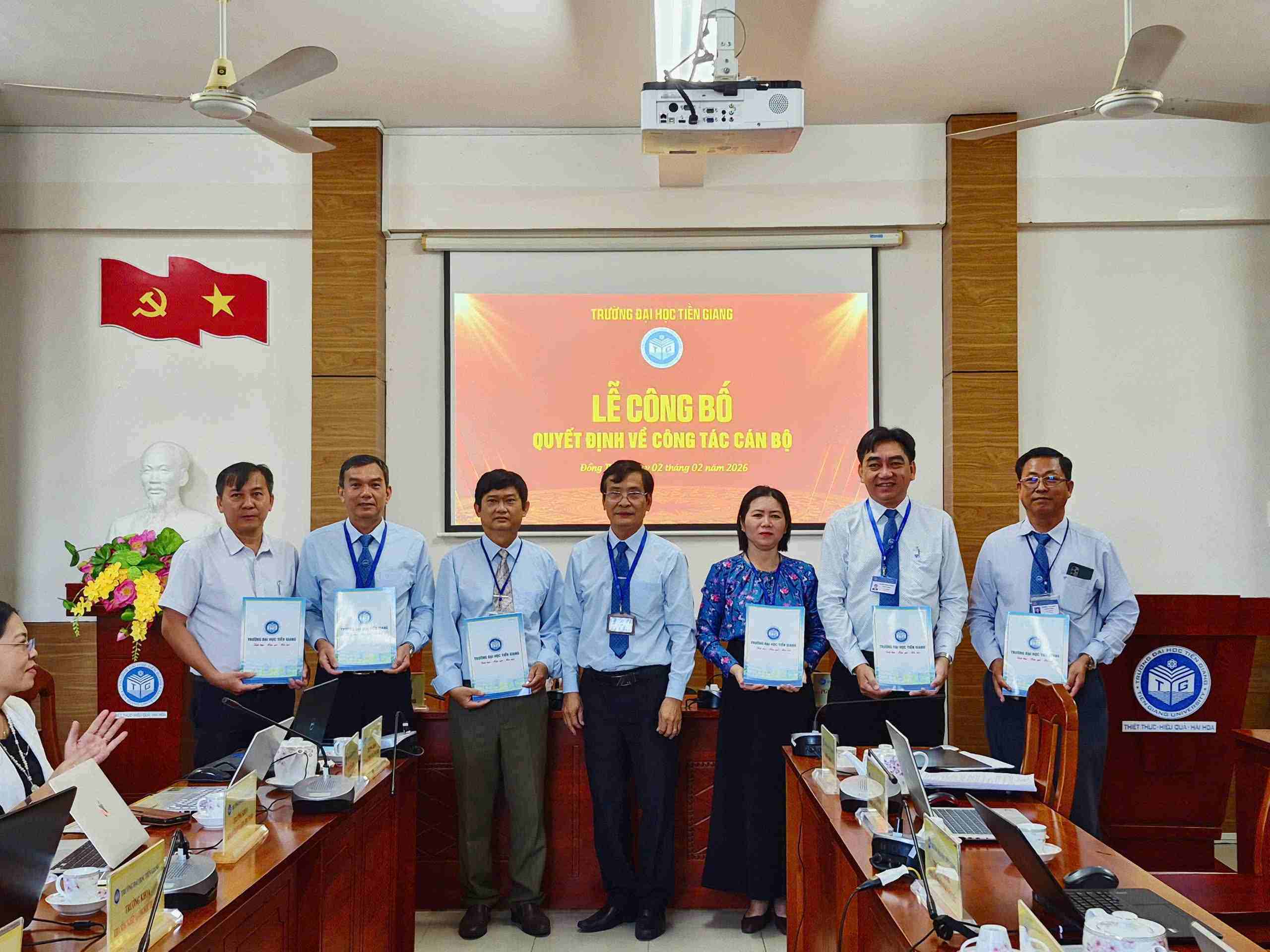 Lễ công bố quyết định bổ nhiệm lại viên chức quản lý